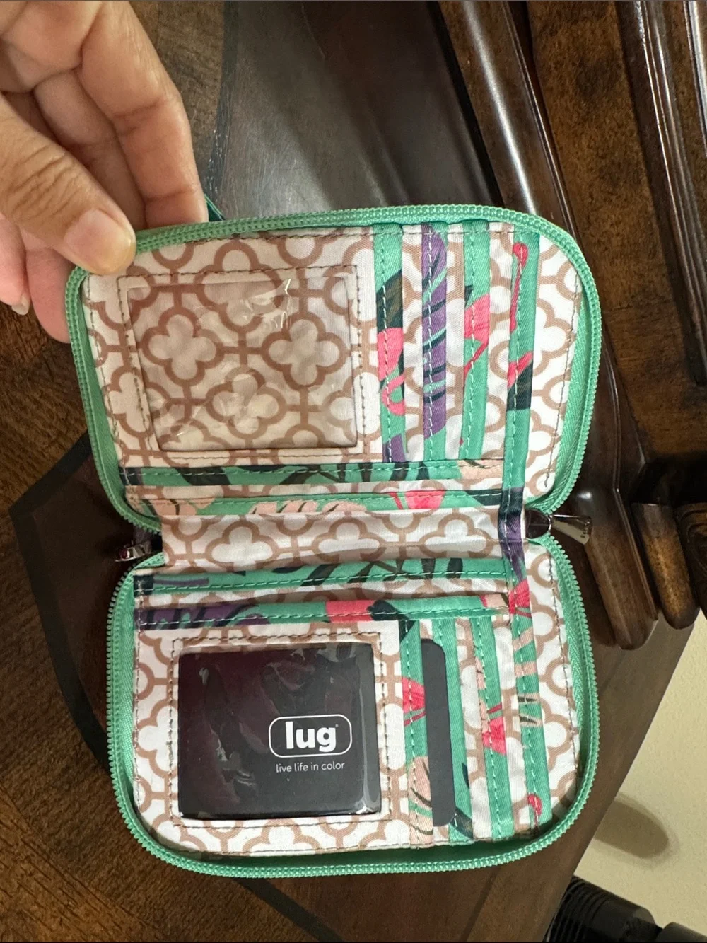 Lug wallet